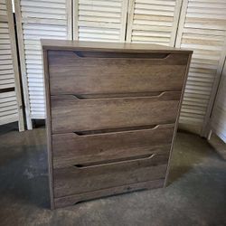 Dresser, 4 Drawers Dresser, Farmhouse Chest of Drawers with Cut-Out Handles, Small Dressers with Drawers, Wood Makeup Chest Organizer for Living Room,