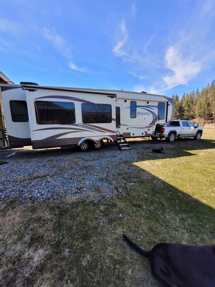 2013 36 Ft. Forest River Columbus Palomino 5th Wheel