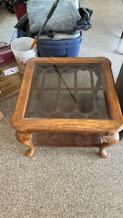 Solid oak end table with glass inset