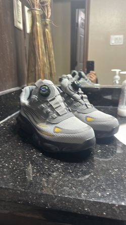 Steel toe work shoes