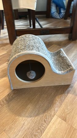 Cat scratching toy