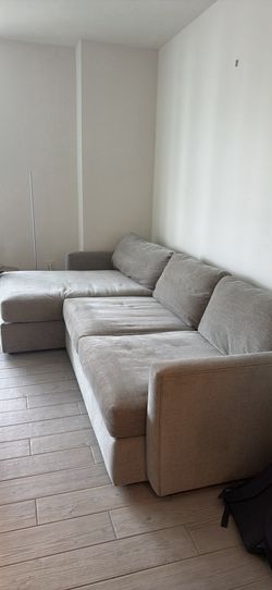 Modern Sectional Sofa – Excellent Condition