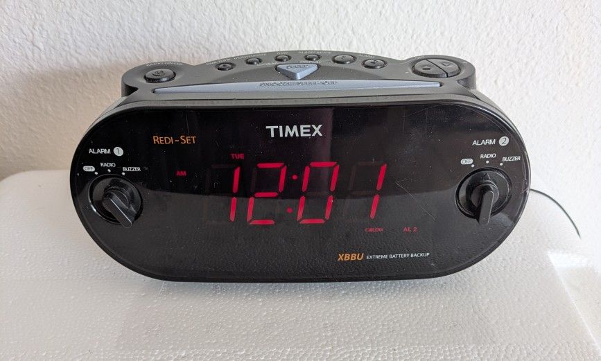 TIMEX Clock Radio Black Red LED Digital AM FM Electric Battery Backup
