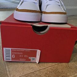 Nike Woman's Court Legacy.