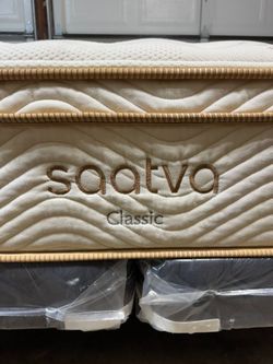 Saatva Classic Luxury Firm King Mattress - LIKE NEW! Delivery Available 