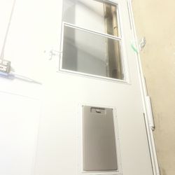 Privacy Security Pet Door 🚪 in White Color, Almost New!!