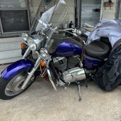 Honda Shadow Sabre Motorcycle  2004