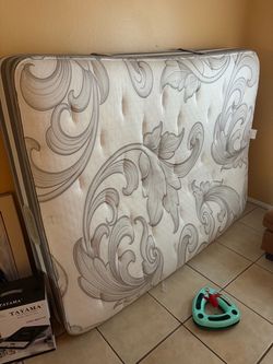Queen Size Pillow Top Mattress
