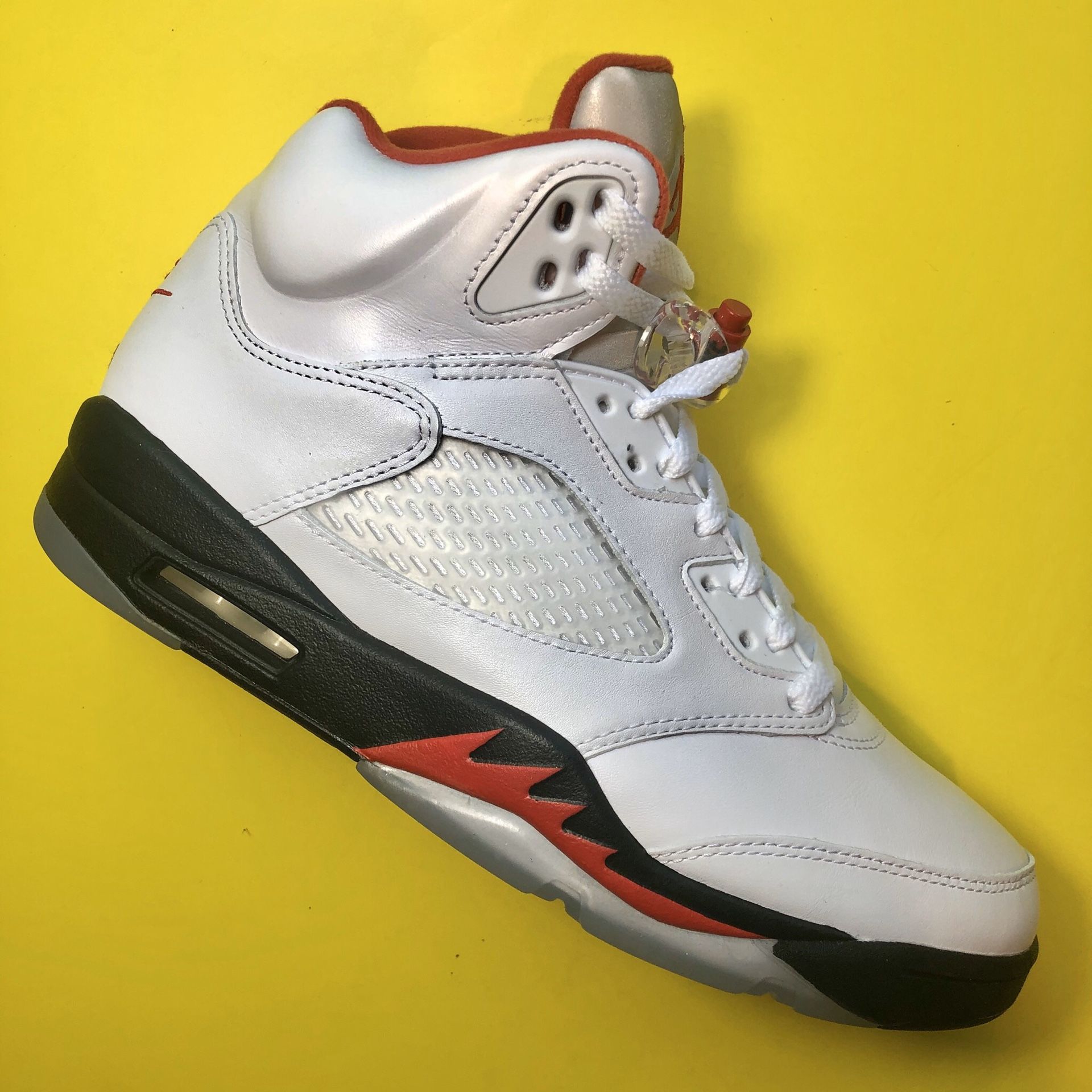 Jordan 5 ‘Fire Red’ - Size 9