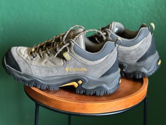 Columbia hiking Shoes Size 7.5 NEW.