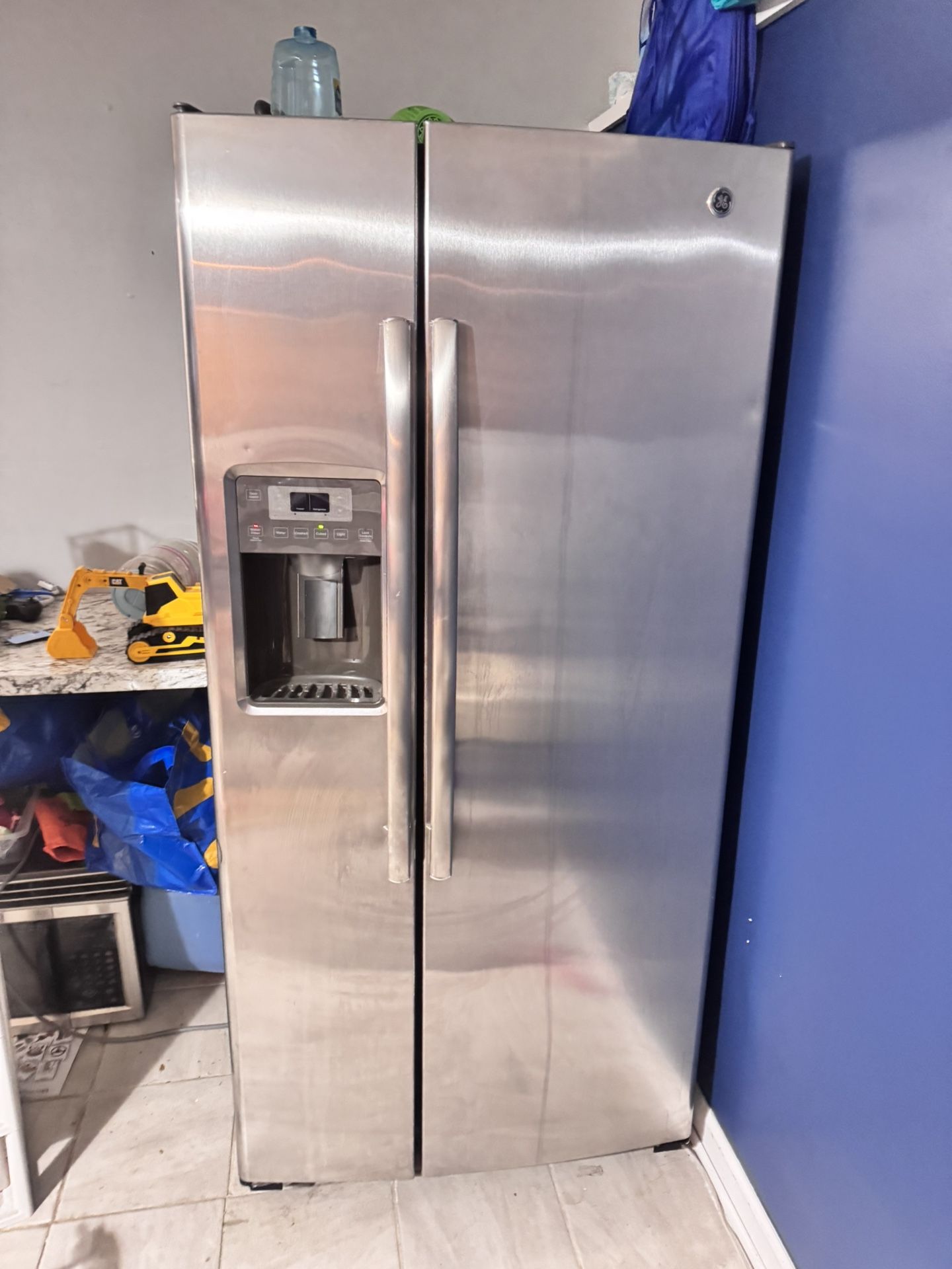 Ge Refrigerator Stainless W Ice Maker