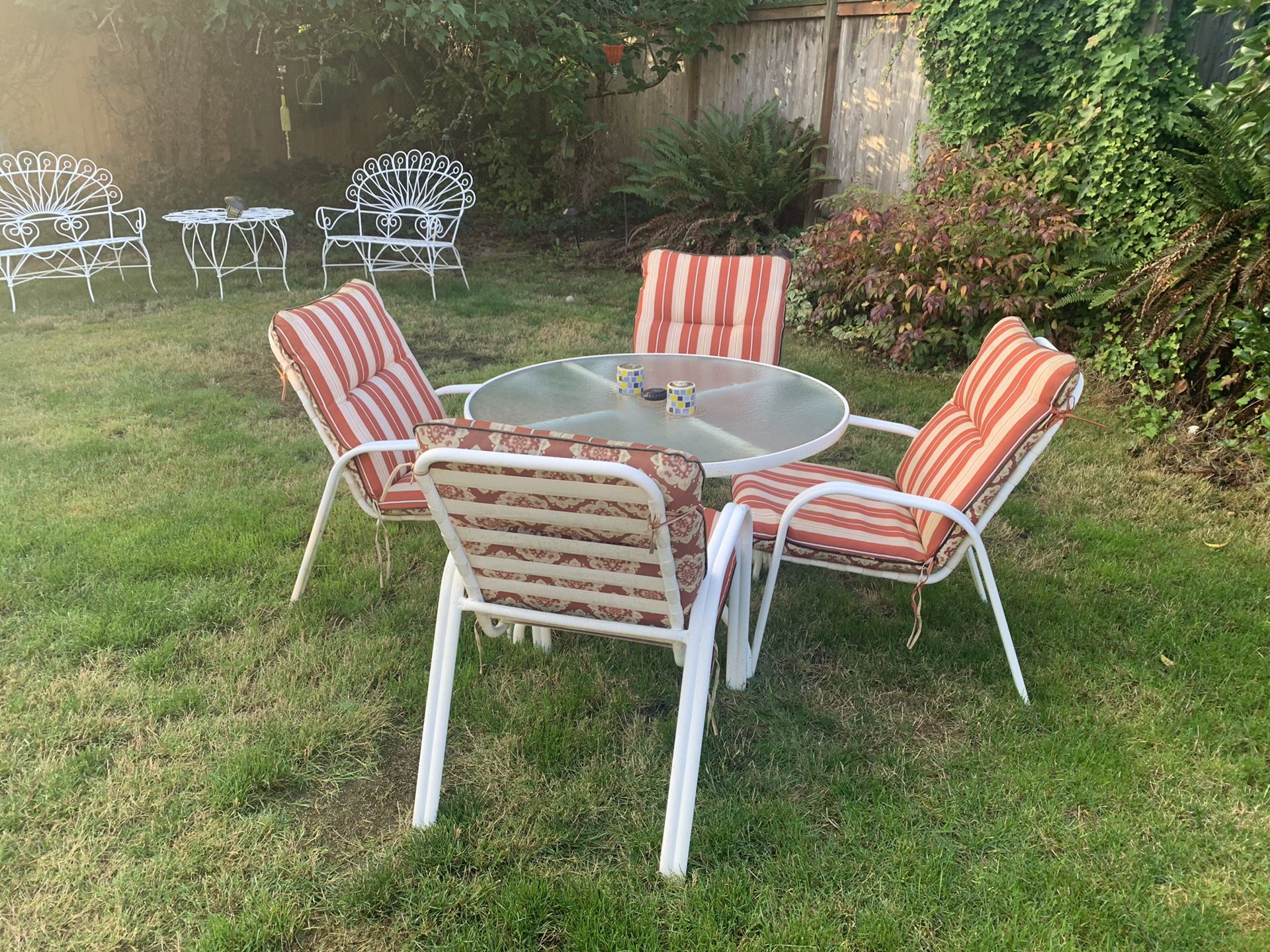 4 cushions for patio chairs