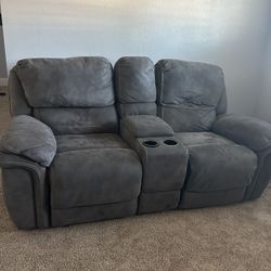 Love Seat Reiner