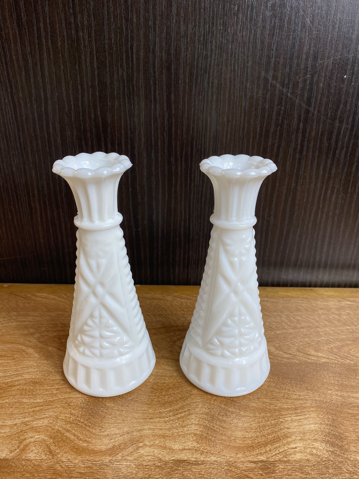 White kitchen glassware