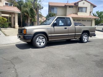 1989. Mitsubishi mighty Max pickup truck.
