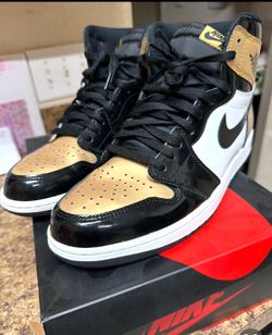 Size 10.5 men Air Jordan 1 Retro High OG NRG "Gold Toe"