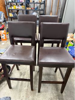 4 free barstools