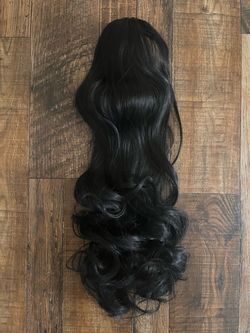 24 Inch Long Claw Clip Ponytail Hair Extension, Curly Wavy Synthetic Hairpiece, Black Color *NEW in Plastic*