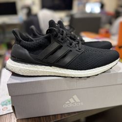 NWT Men’s Adidas Ultraboost 5.0 DNA Size 10 Black/White