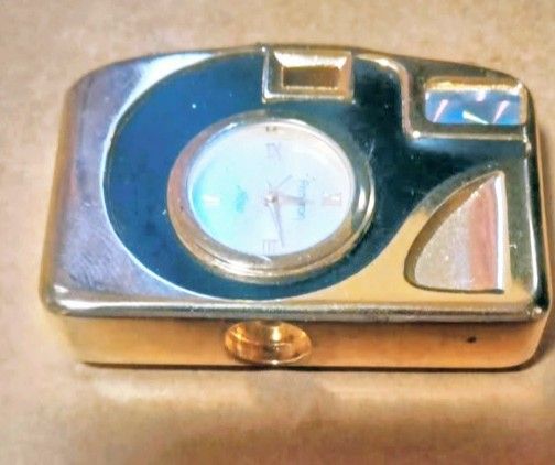 RARE! FROM EUROPE! GOLD Mini Quartz Camera Table CLOCK!