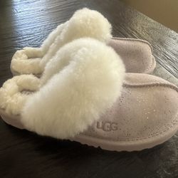 UGG SLIPPERS GIRLS SIZE 2