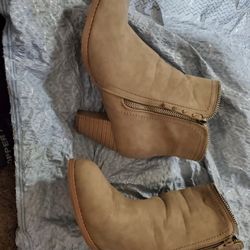 TAN BOOTS