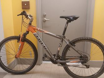 Trek 4300 Mountain Bike