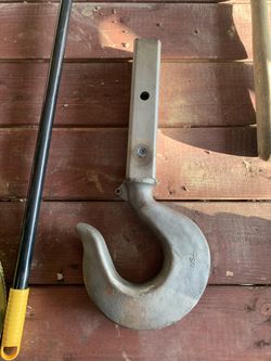 Tow hitch pull hook