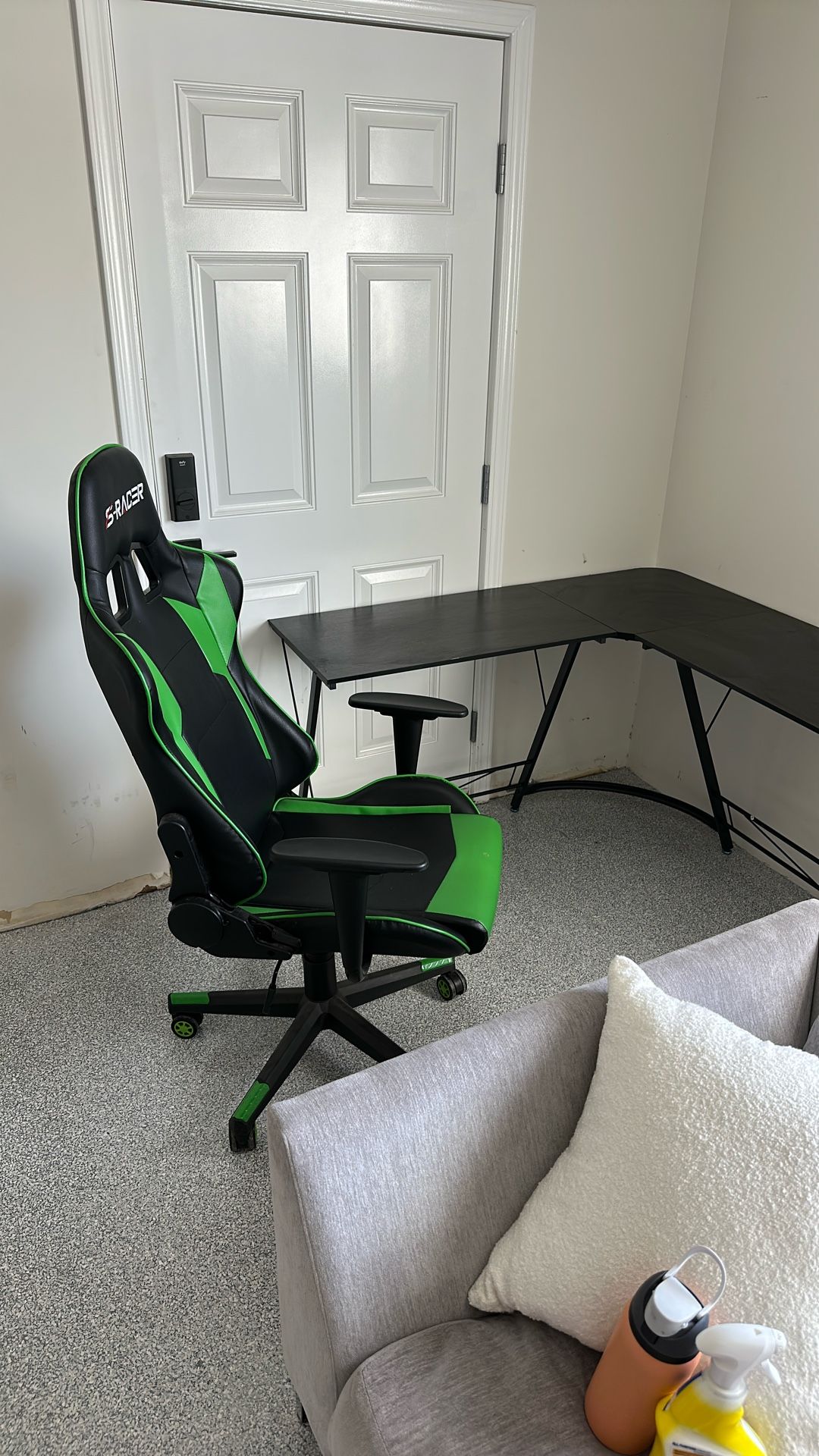 brand new gaming office chair and corner desk