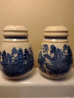 Vintage Blue Willow Salt & Pepper Shakers 