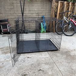 Large dog crate with divider