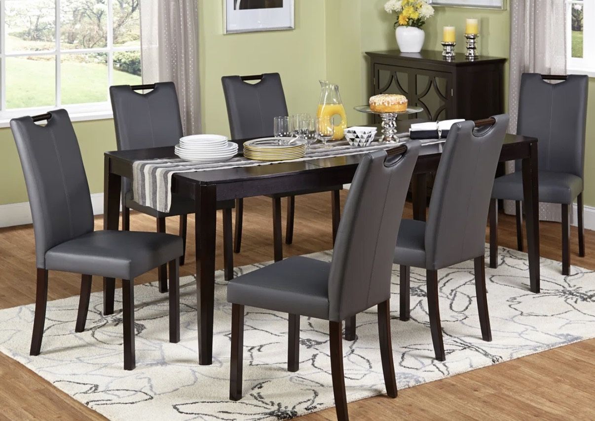 Dining Room Table and Chairs