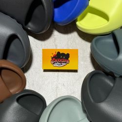 YEEZY SLIDES MULTIPLE COLORS🏖️☀️