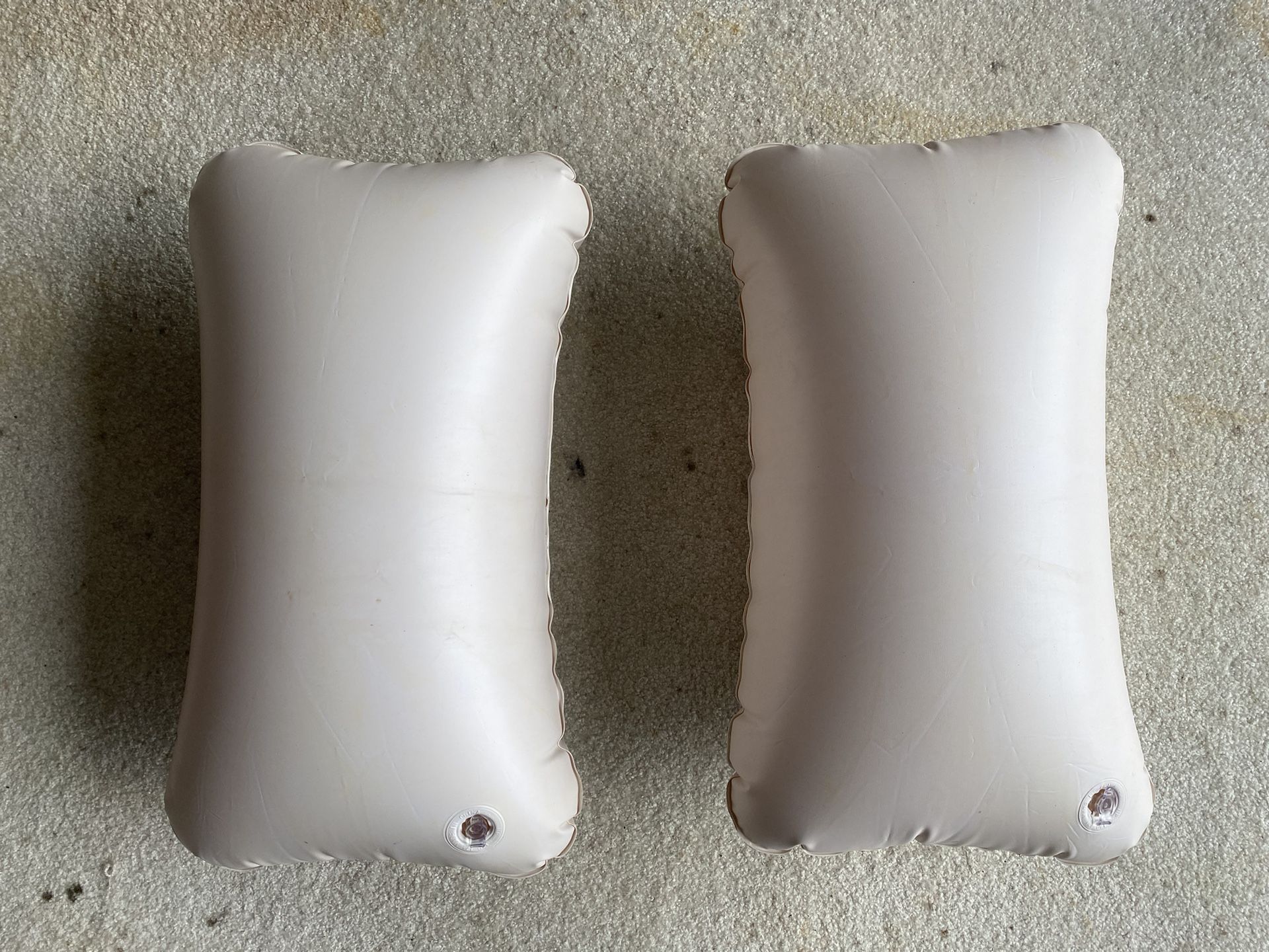 Small inflatable pillows