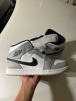 Jordan’s 1s mid light smoke grey