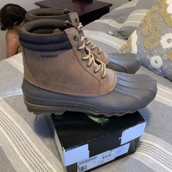 SNOW BOOTS