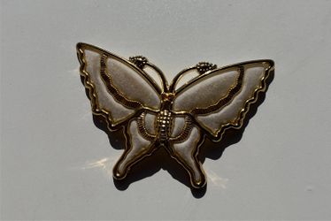 vintage-style gold-tone Large butterfly brooch white/cream enamel