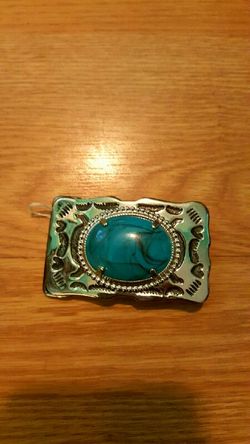 beautiful silver and turquise belt buckle...fits youth size..like new!