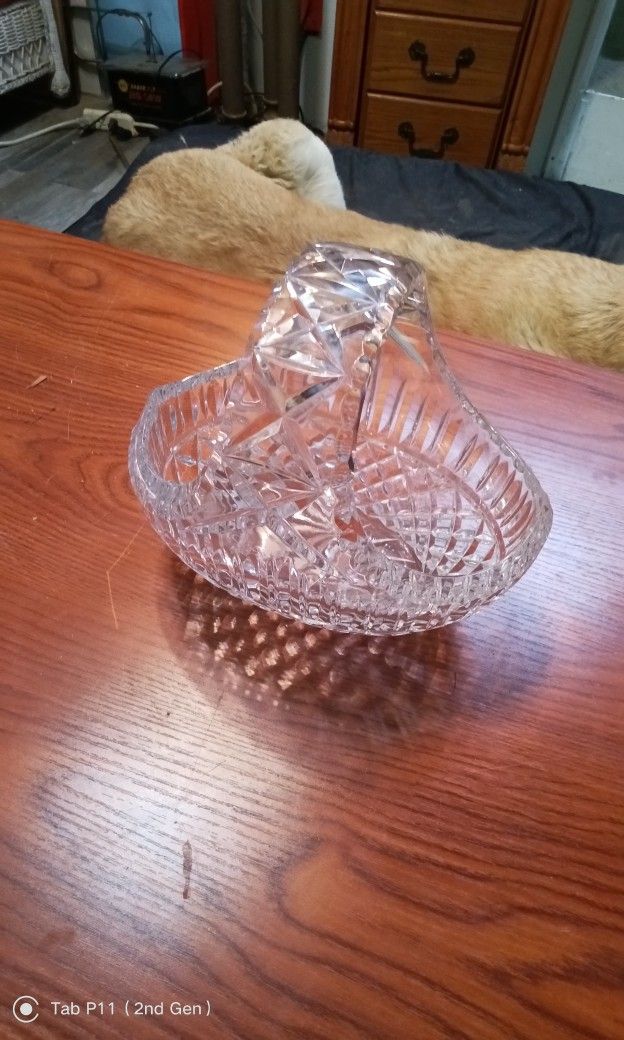 Beautiful Crystal Basket With Handle