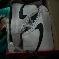 Nike Blazers Size 7 Boys 