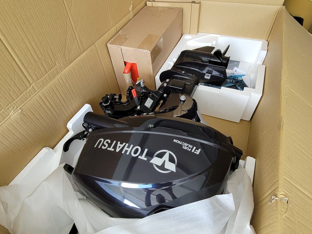 Brand New In The Box Tohatsu 20 hp Outboard Motor 4Stroke Tiller 15