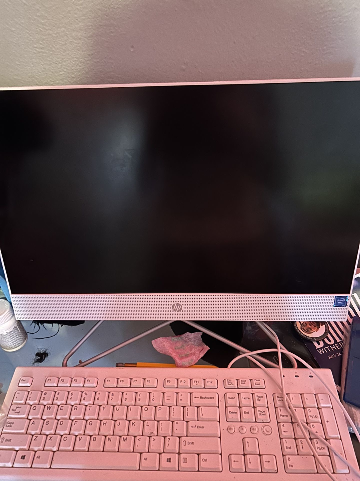 HP desktop white