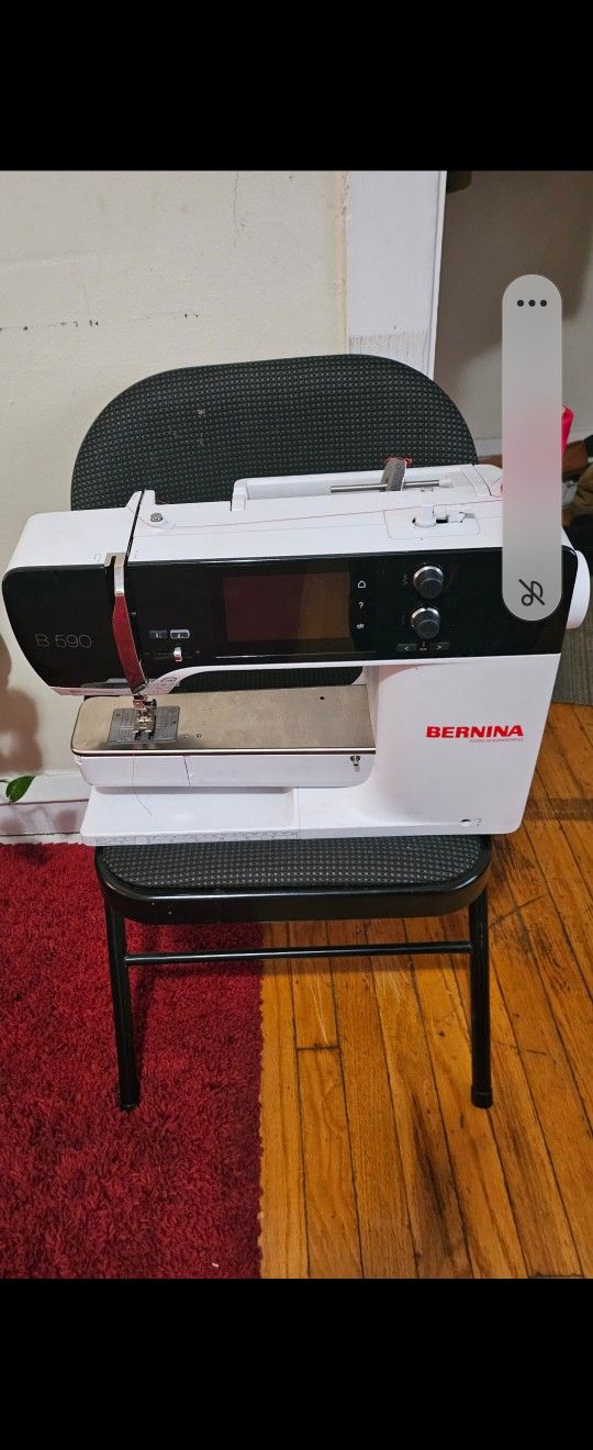 BERNINA B590E SEWING MACHINE 