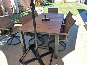 Nice table n umbrella