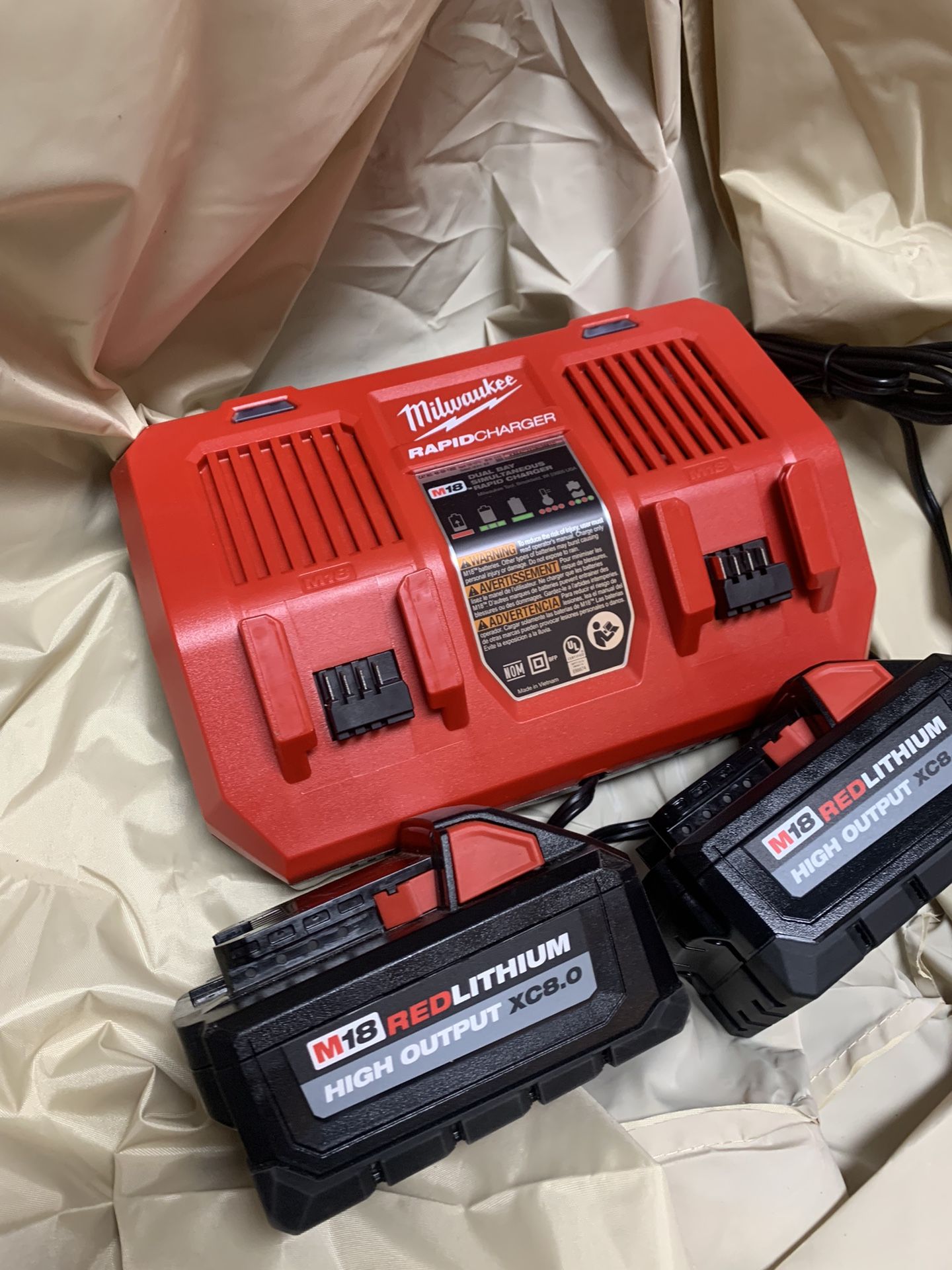 Milwaukee M18 18-Volt Lithium-lon Dual Bay Rapid Battery Charger with 8.0Ah Battery Pack (2- Pack)