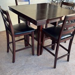 Dining Table And 4 Chairs 