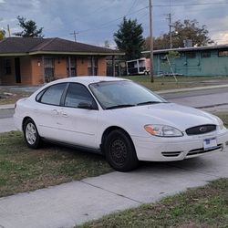 2004 Ford Taurus
