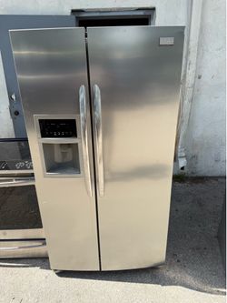 Frigidaire refrigerator side by side stainless steel