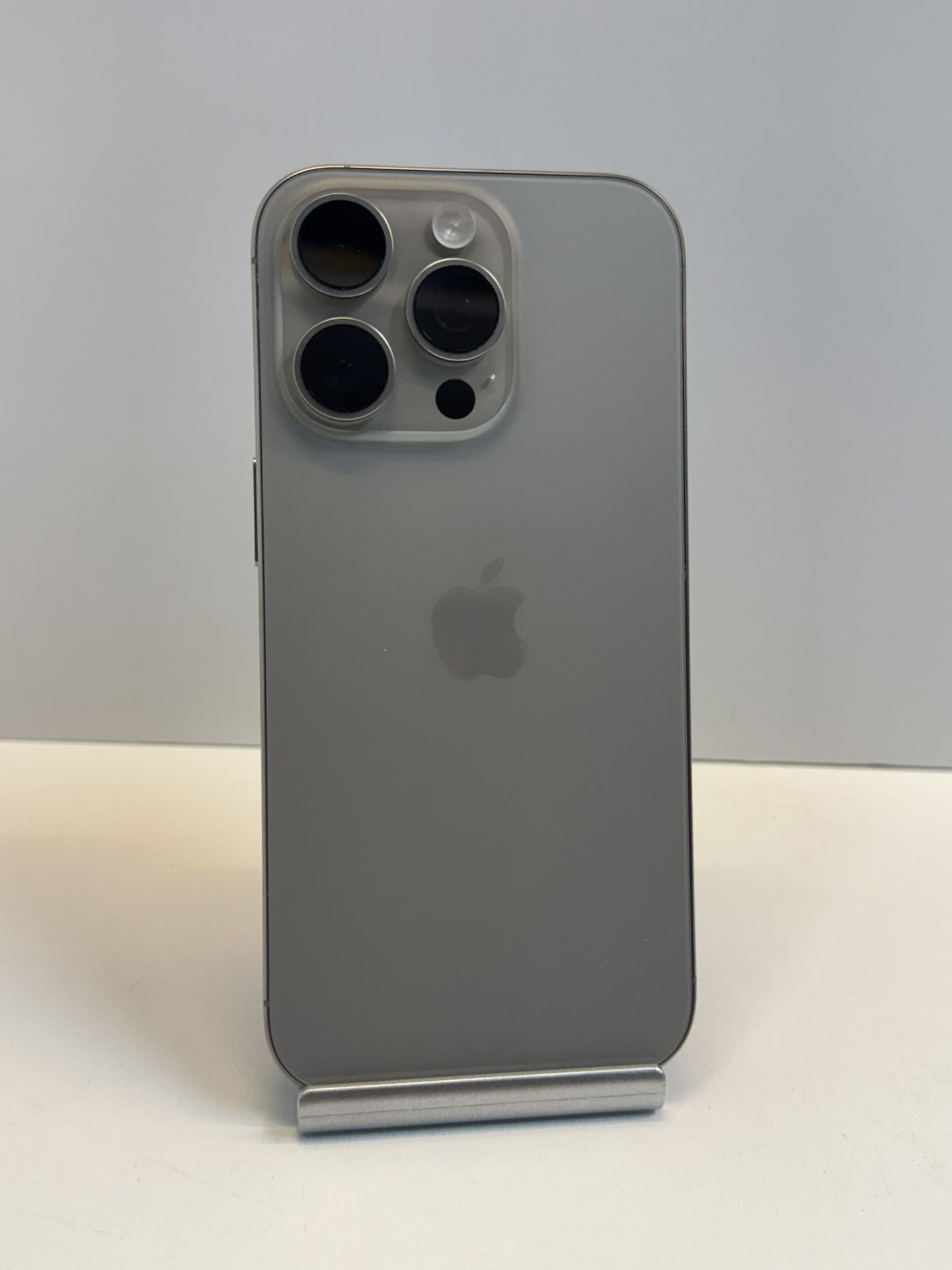 Apple iPhone 16 PRO 128gb. ( Unlocked Cellphone )