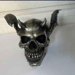 Skull Figurines 